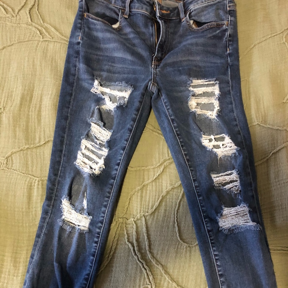 Cropped Distressed American Eagle Jeans